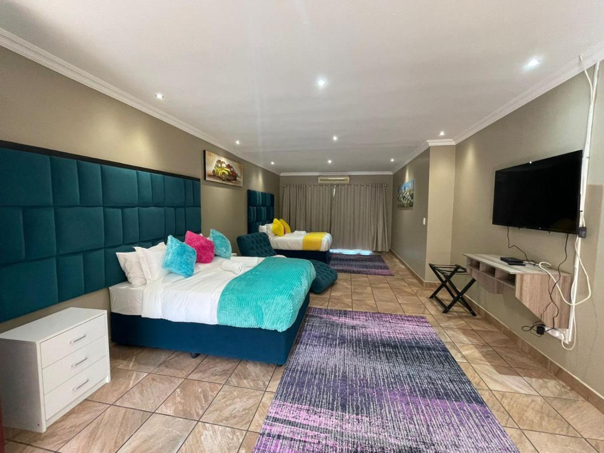 The Black Crown Hotel Hartbeespoort Buitenkant foto
