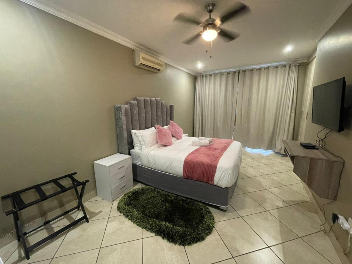 The Black Crown Hotel Hartbeespoort Buitenkant foto