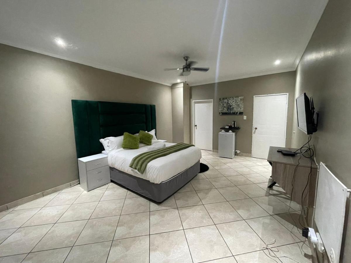 The Black Crown Hotel Hartbeespoort Buitenkant foto