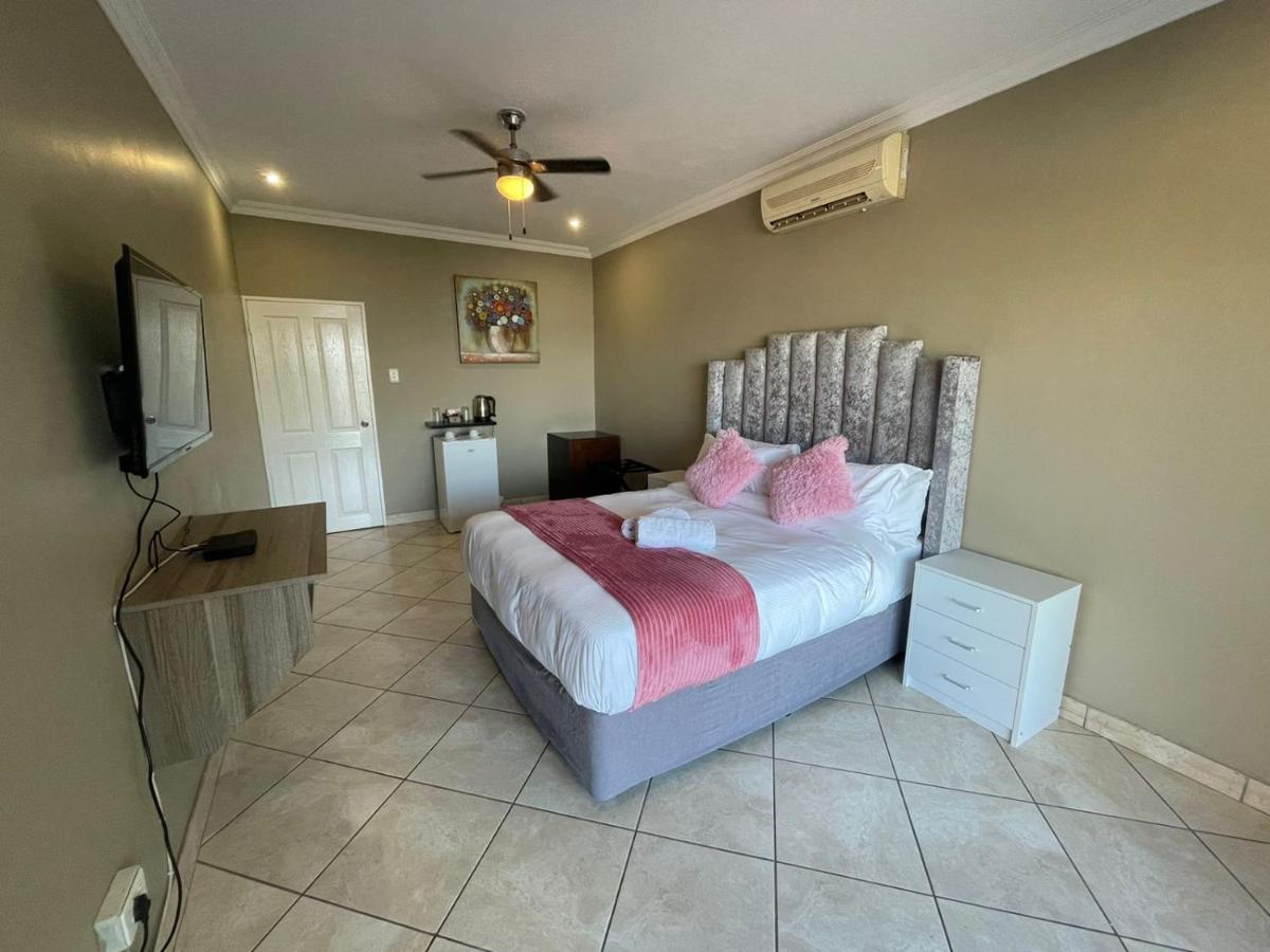 The Black Crown Hotel Hartbeespoort Buitenkant foto
